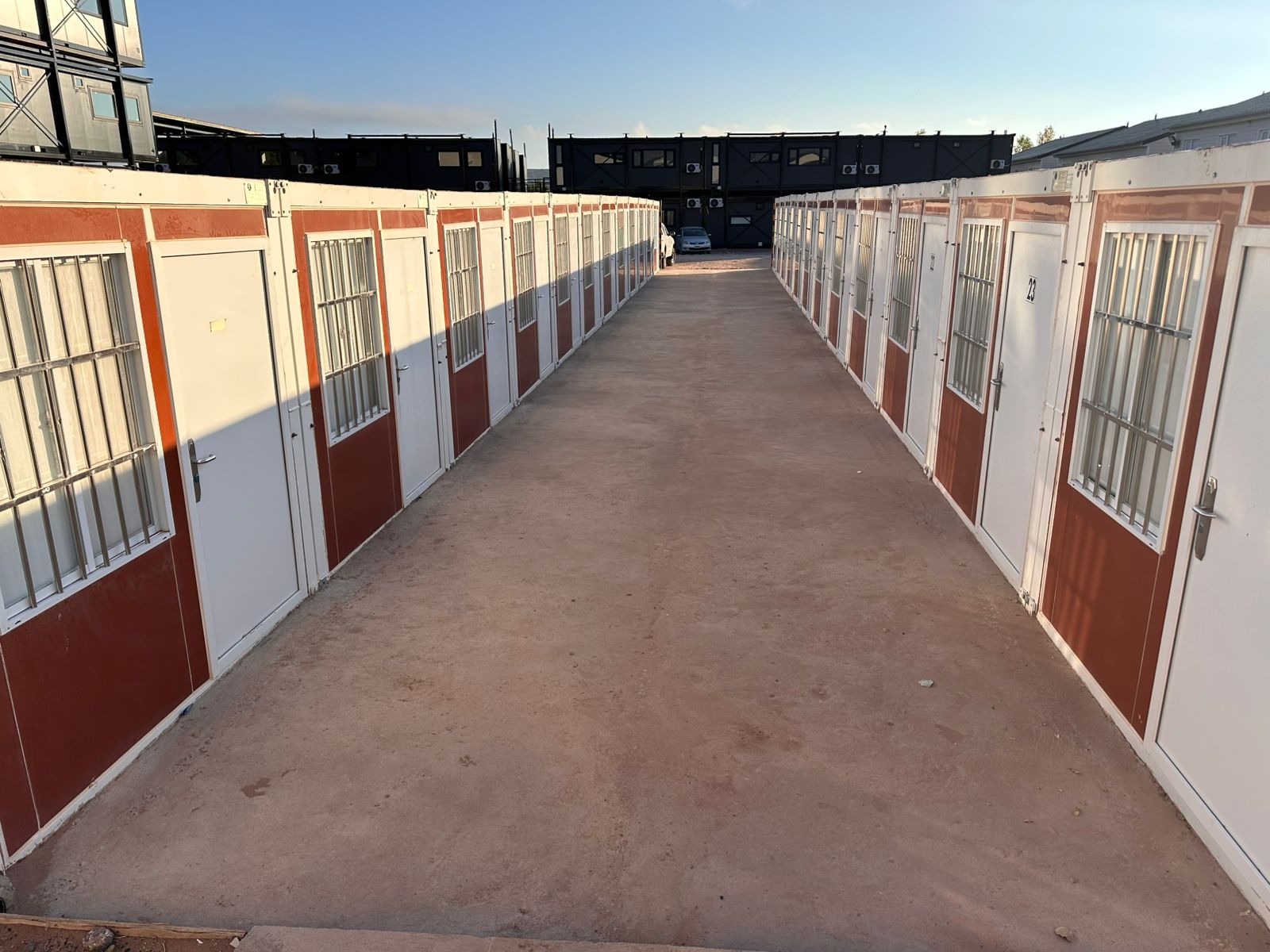 Módulos habitacionales &mdash; Vista pasillo campamento